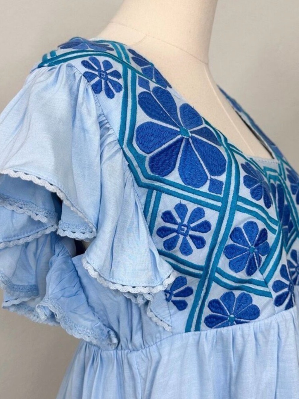 J.Marie Embroidered Flutter Sleeve Top - Light Blue NWT Medium - Picture 13 of 14